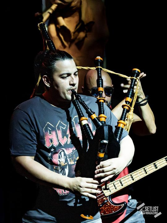 High Voltage, foto 2