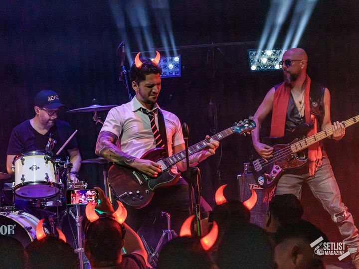 High Voltage, foto 8