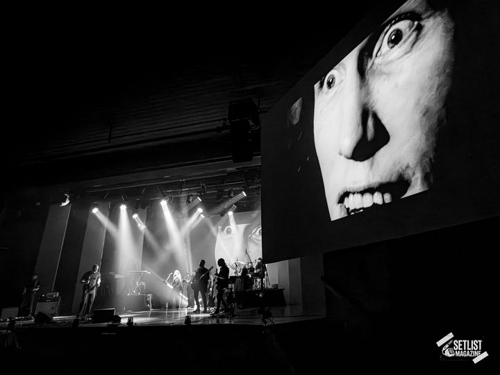 The Surrogate Band, foto 2